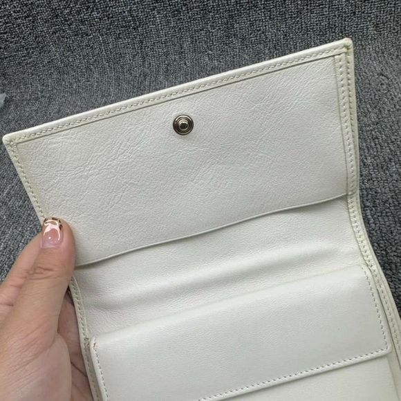 100% Authentic Gucci Wallet - Picture 10 of 16